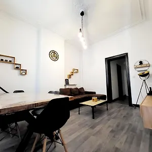 Chambre Privée Au 3e étage Sans Ascenceur En Plein Centre De Charleroi